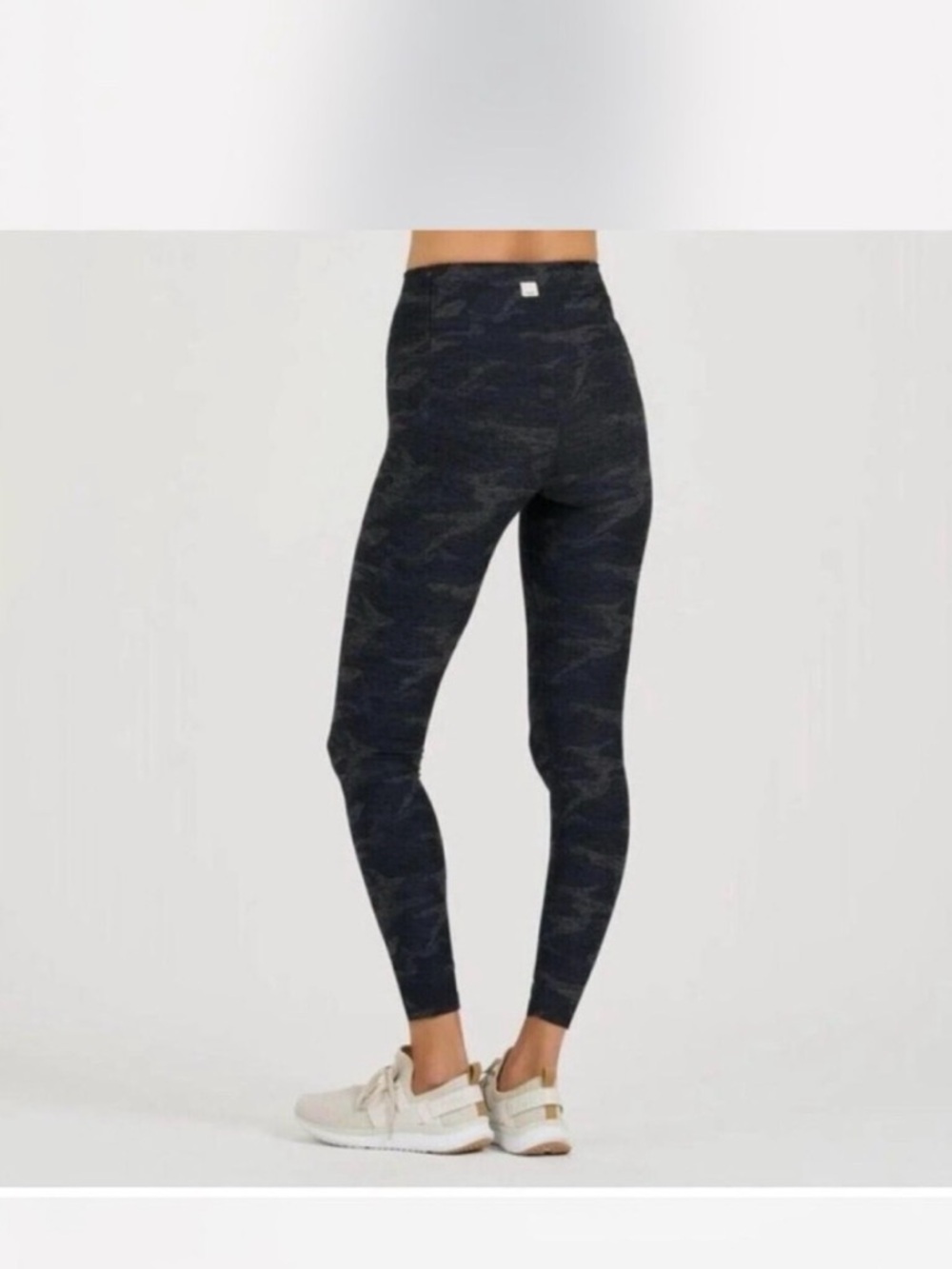 Vuori Clean Elevation High-Rise Camo Leggings in Charcoal
